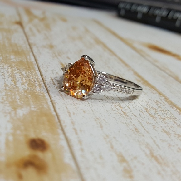 Champagne Cubic Zirconia - Picture 3 of 8